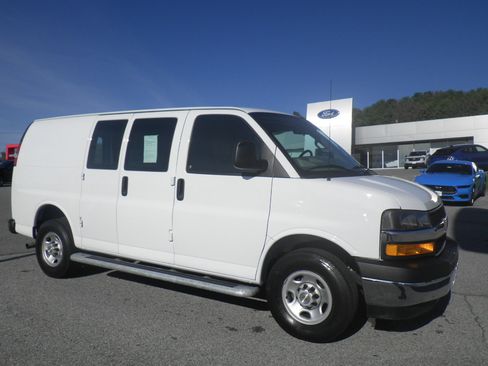 Used 2024 Chevrolet Express 2500 w/ Driver Convenience Package image 8