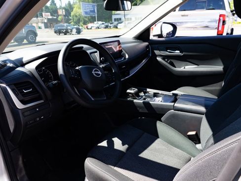 Used 2025 Nissan Rogue SV FWD image 19