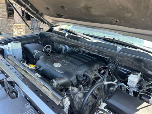 Used 2015 Toyota Tundra SR5 w/ SR5 Upgrade Package AWD/4WD image 39
