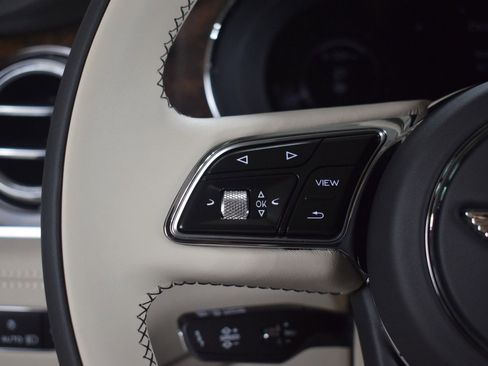 New 2025 Bentley Bentayga AWD/4WD image 29