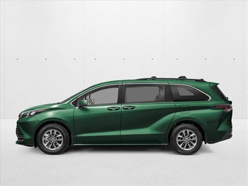 New 2026 Toyota Sienna LE image 3