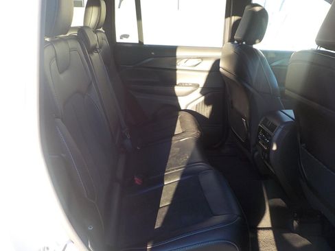 Used 2024 Jeep Grand Cherokee Altitude image 11