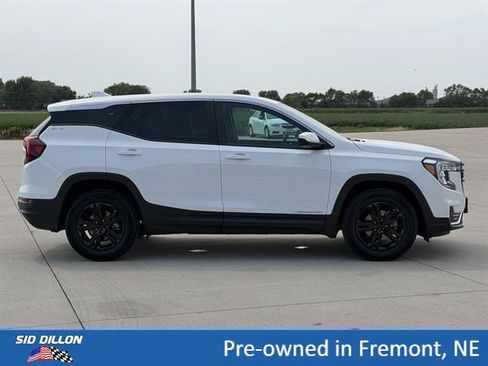Used 2023 GMC Terrain SLE FWD image 3