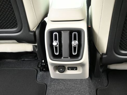 New 2026 Volvo XC40 B5 Ultra w/ Climate Package image 19