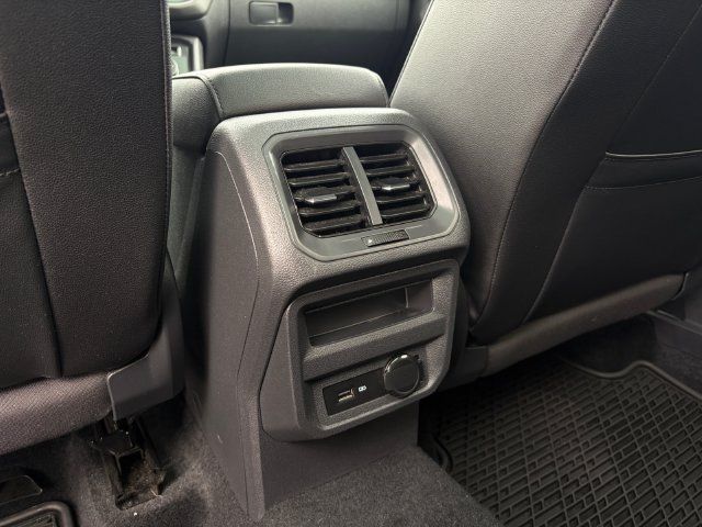 Used 2020 Volkswagen Tiguan SEL AWD/4WD image 32