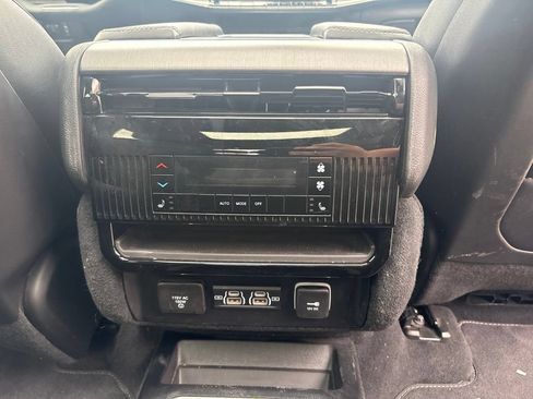 Used 2024 Jeep Wagoneer Series II w/ Convenience Group I AWD/4WD image 36