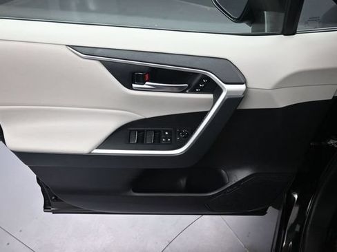 Used 2019 Toyota RAV4 XLE Premium w/ Cold Weather Package AWD/4WD image 23