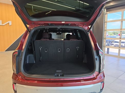 Certified 2023 Kia Telluride EX w/ EX Captain's Chair Package FWD image 33