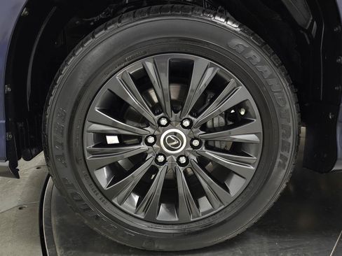 Used 2023 Lexus GX 460 Premium w/ Accessory Package AWD/4WD image 13