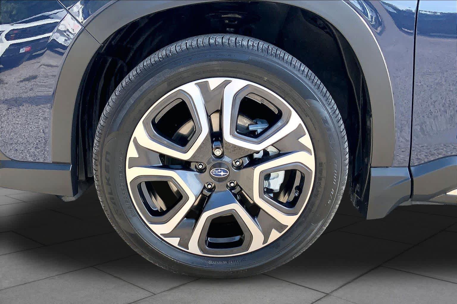 Used 2024 Subaru Ascent Limited w/ Technology Package AWD/4WD image 11