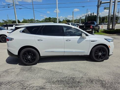 Used 2024 Buick Enclave Essence w/ Experience Buick Package AWD/4WD image 9