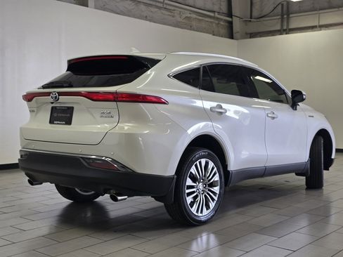 Certified 2021 Toyota Venza XLE AWD/4WD image 15