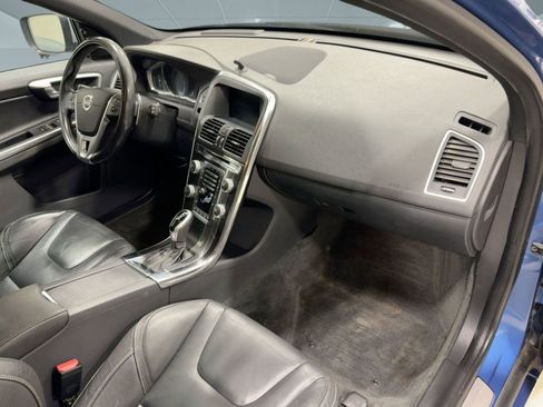 Used 2017 Volvo XC60 T6 R-Design w/ Protection Package image 30