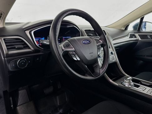 Used 2019 Ford Fusion SE FWD image 22