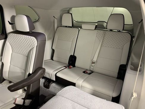 Used 2024 GMC Acadia Denali w/ Super Cruise Package image 36