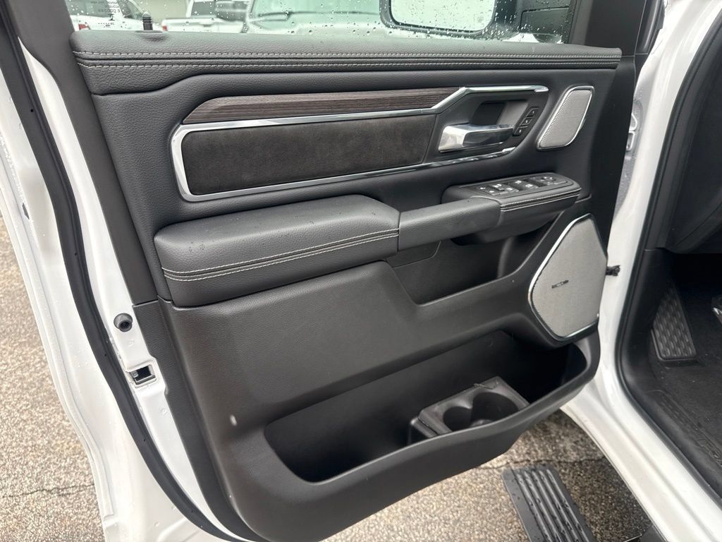 New 2027 RAM 1500 Laramie AWD/4WD image 18