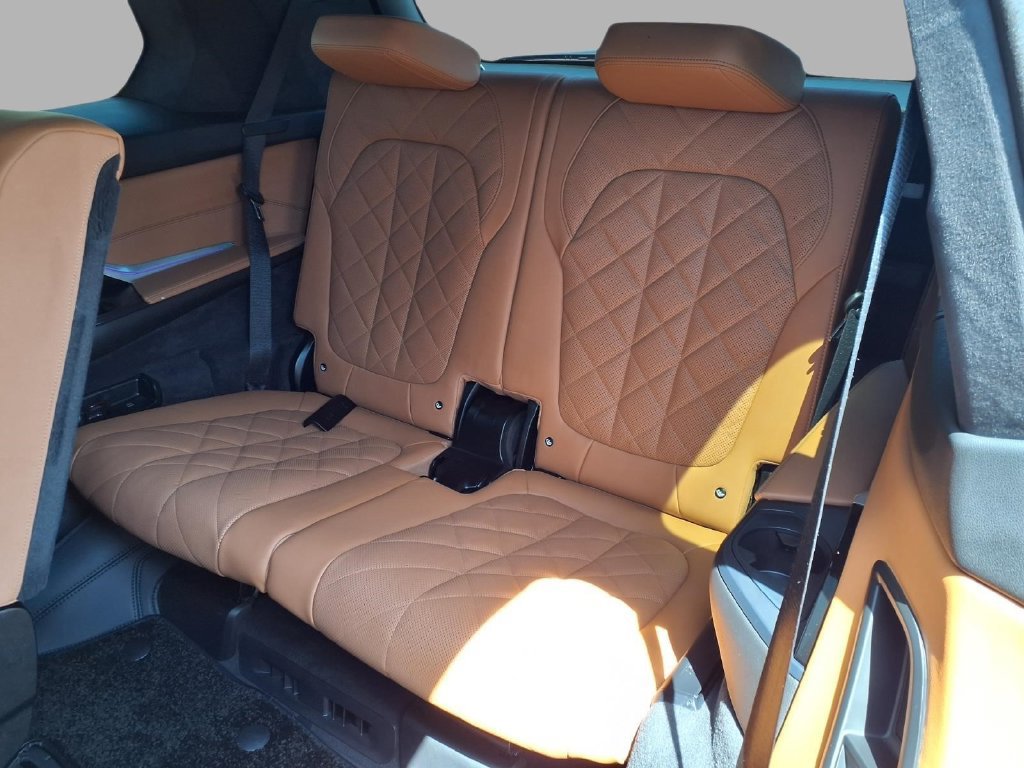 Used 2024 BMW X7 xDrive40i AWD/4WD image 25