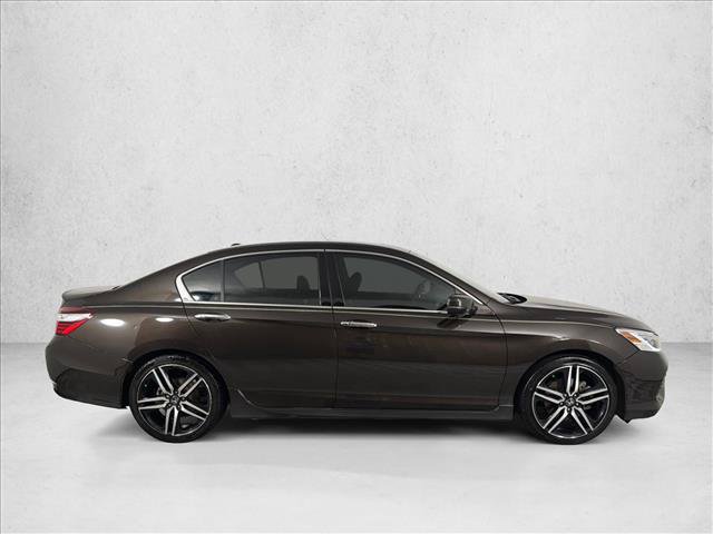 Used 2016 Honda Accord Touring image 4