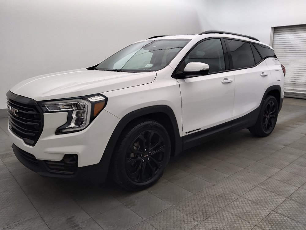 Used 2022 GMC Terrain SLT w/ Elevation Edition FWD image 2