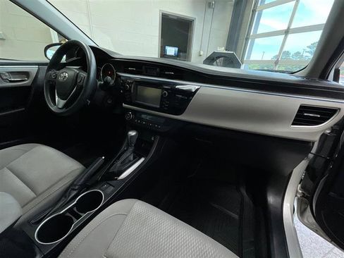 Used 2014 Toyota Corolla LE FWD image 29