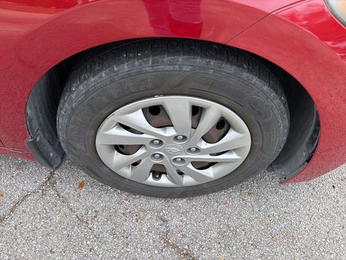 Used 2017 Hyundai Elantra SE image 2