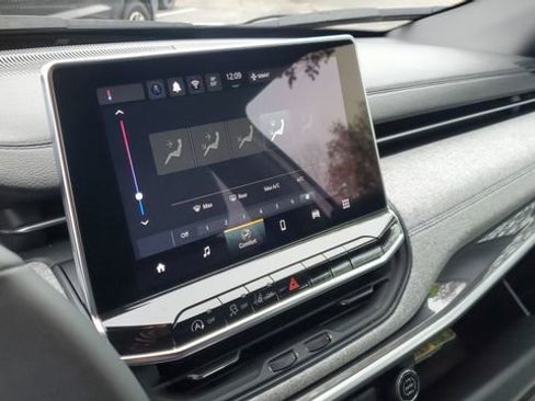 Certified 2024 Jeep Compass Latitude image 13