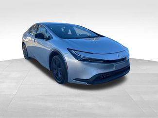 Used 2024 Toyota Prius LE video 2