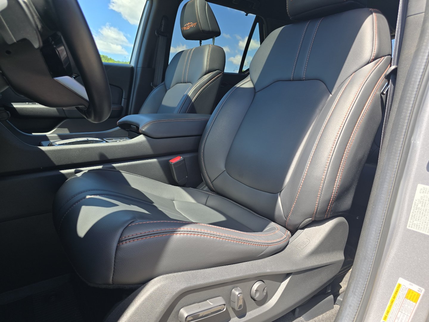 Used 2025 Honda Pilot TrailSport image 24