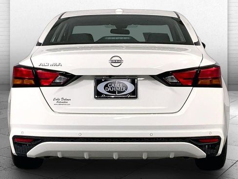 Used 2025 Nissan Altima 2.5 SV image 3