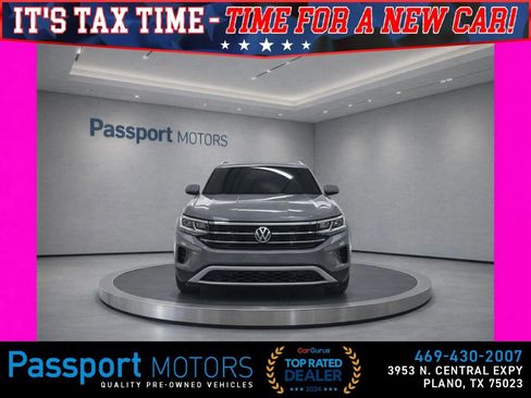 Used 2024 Volkswagen Atlas Cross Sport SE w/ Panoramic Sunroof Package FWD image 2