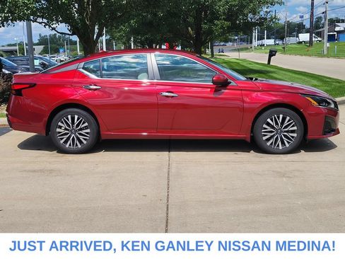 Certified 2023 Nissan Altima 2.5 SV AWD/4WD image 2