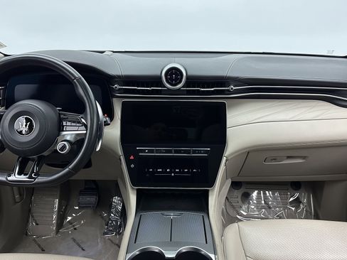 Used 2023 Maserati Grecale GT image 32