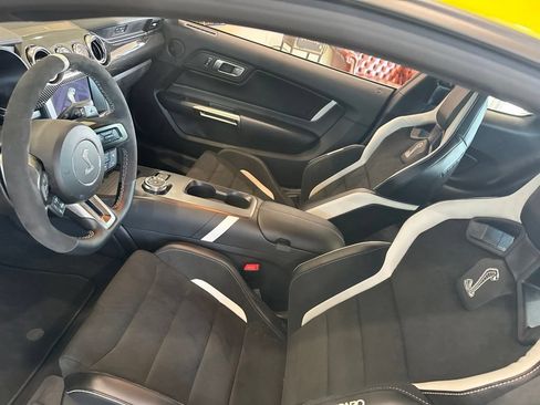 Used 2021 Ford Mustang Shelby GT500 w/ Carbon Fiber Track Pack RWD image 12