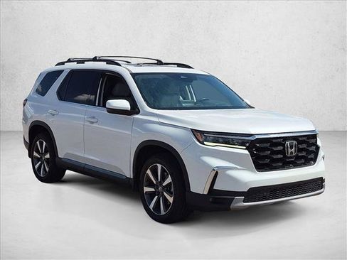 Used 2024 Honda Pilot Touring image 3