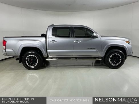 Used 2017 Toyota Tacoma SR5 w/ Tow Package RWD image 5