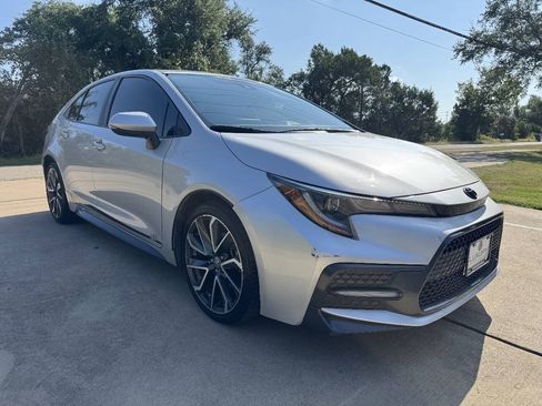 Used 2022 Toyota Corolla SE FWD image 2