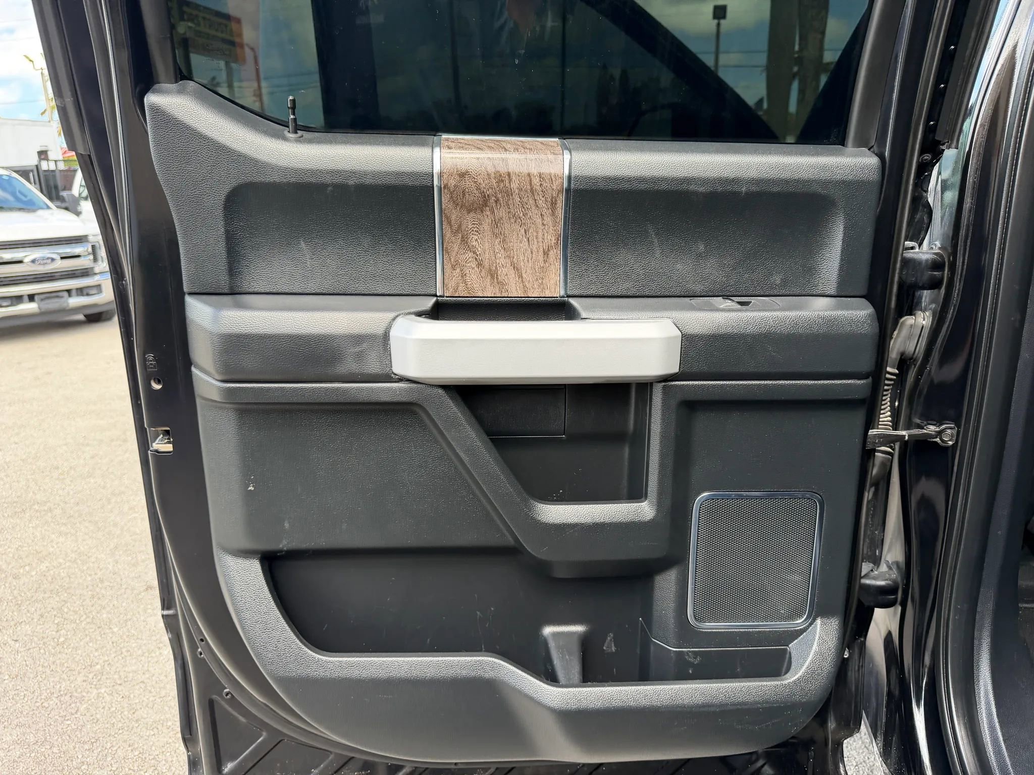 Used 2019 Ford F250 4x4 SuperCrew Lariat w/ Camper Package image 16