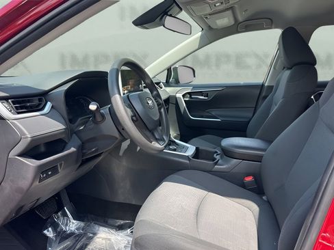 Used 2024 Toyota RAV4 XLE image 9