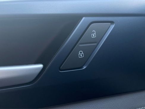 New 2024 Volkswagen Taos SE image 29