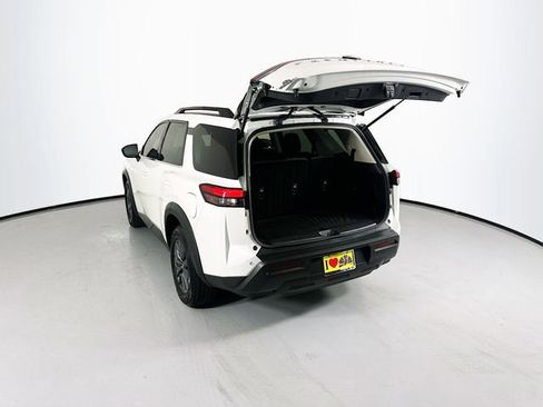 Used 2024 Nissan Pathfinder SV image 24
