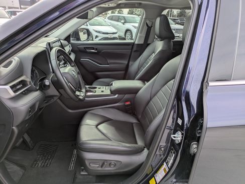 Used 2020 Toyota Highlander XLE image 10