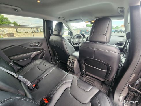 Used 2022 Jeep Cherokee Latitude Lux w/ Mopar Interior Package AWD/4WD image 48