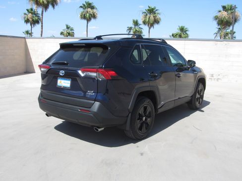 Used 2021 Toyota RAV4 XLE w/ XLE Grade Weather Package AWD/4WD image 5