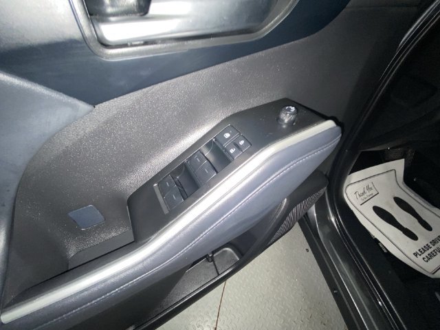 Used 2025 Toyota Highlander XLE AWD/4WD image 13