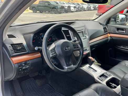 Used 2013 Subaru Outback 2.5i Limited w/ Moonroof Pkg AWD/4WD image 29