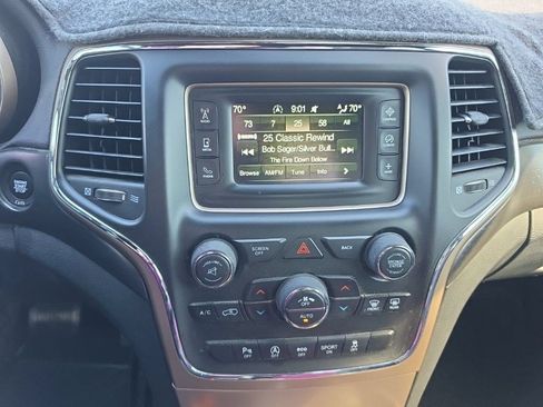 Used 2017 Jeep Grand Cherokee Laredo w/ Quick Order Package 2BE RWD image 10