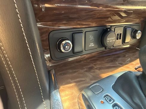 Used 2018 Nissan Armada Platinum w/ Interior Lighting Package RWD image 26