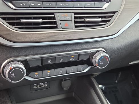 Used 2025 Nissan Altima 2.5 SV FWD image 22