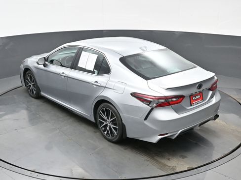 Used 2024 Toyota Camry SE image 36