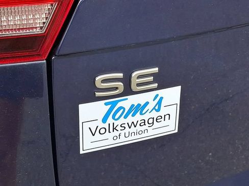 Used 2022 Volkswagen Tiguan SE w/ Panoramic Sunroof Package AWD/4WD image 31